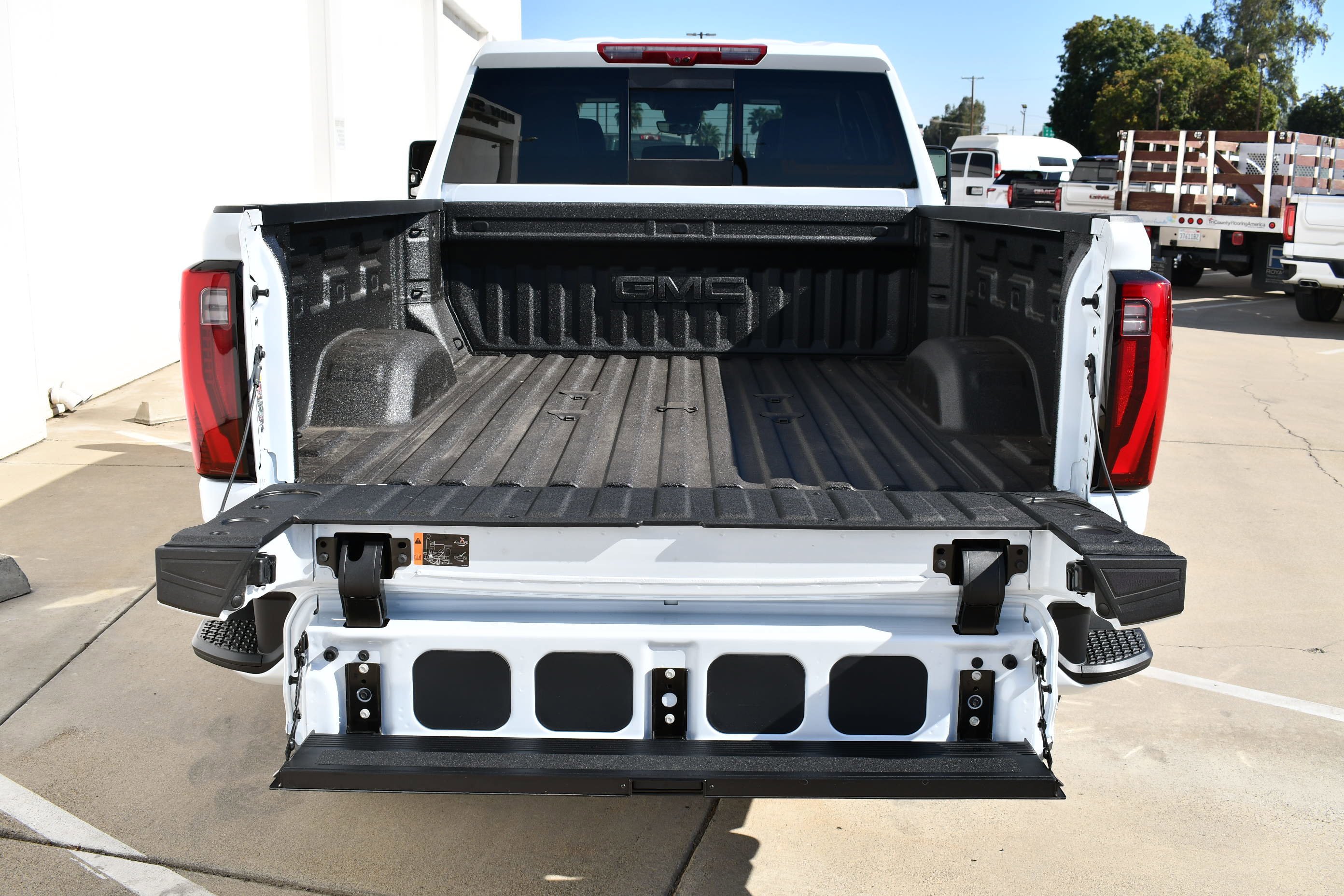 2026 GMC Sierra 2500HD Denali - Photo 8