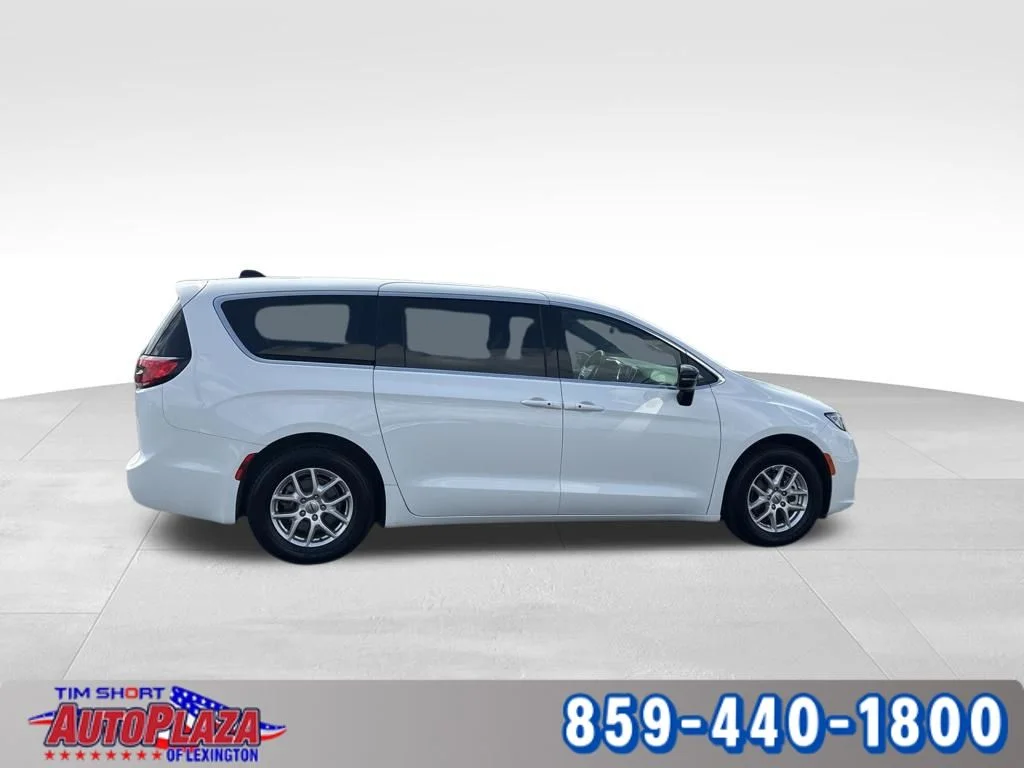 Used 2025 White Chrysler Select image 6