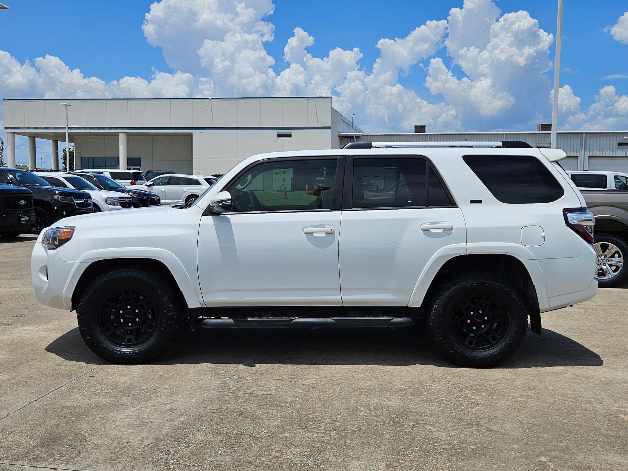 Used 2022 Blue Toyota SR5 Premium image 6