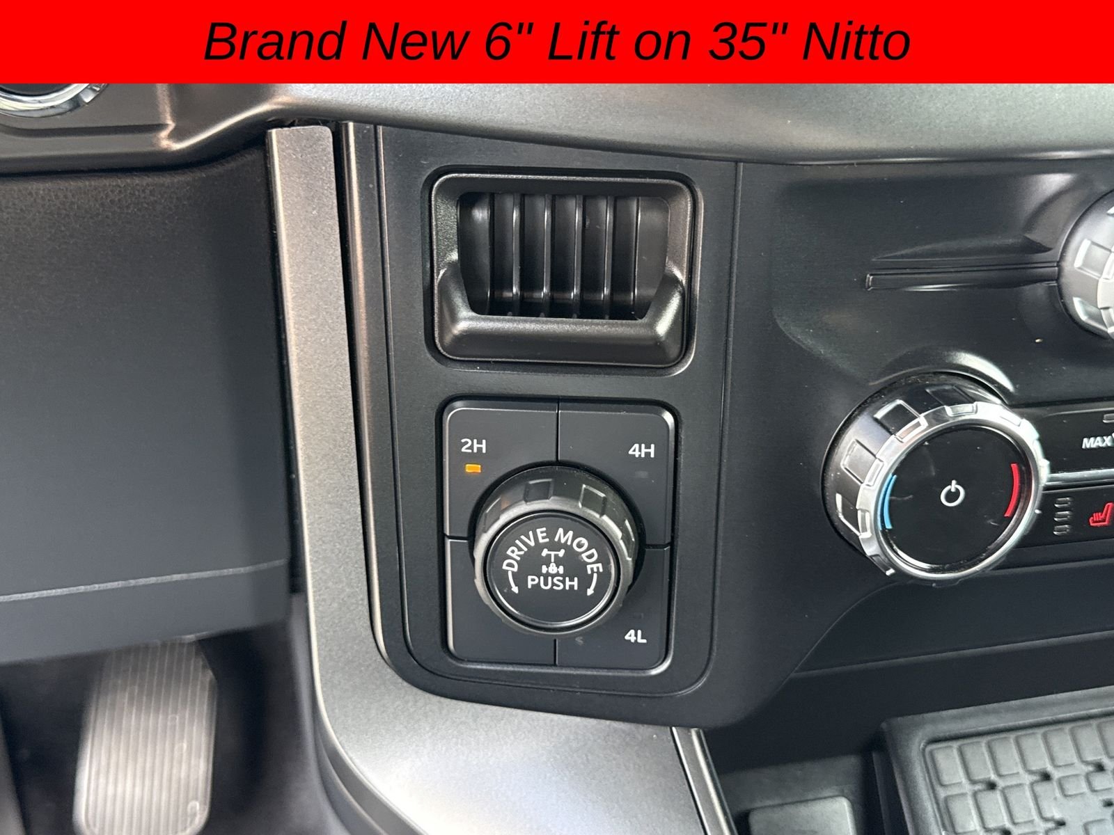 Used 2024 Oxford White Ford XLT image 27