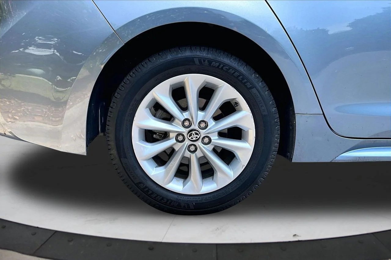 Certified Used 2021  Toyota LE image 34