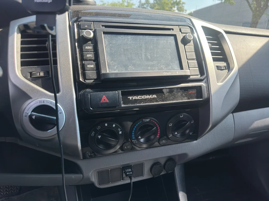 Used 2015 Silver Sky Metallic Toyota Base V6 (A5) image 9