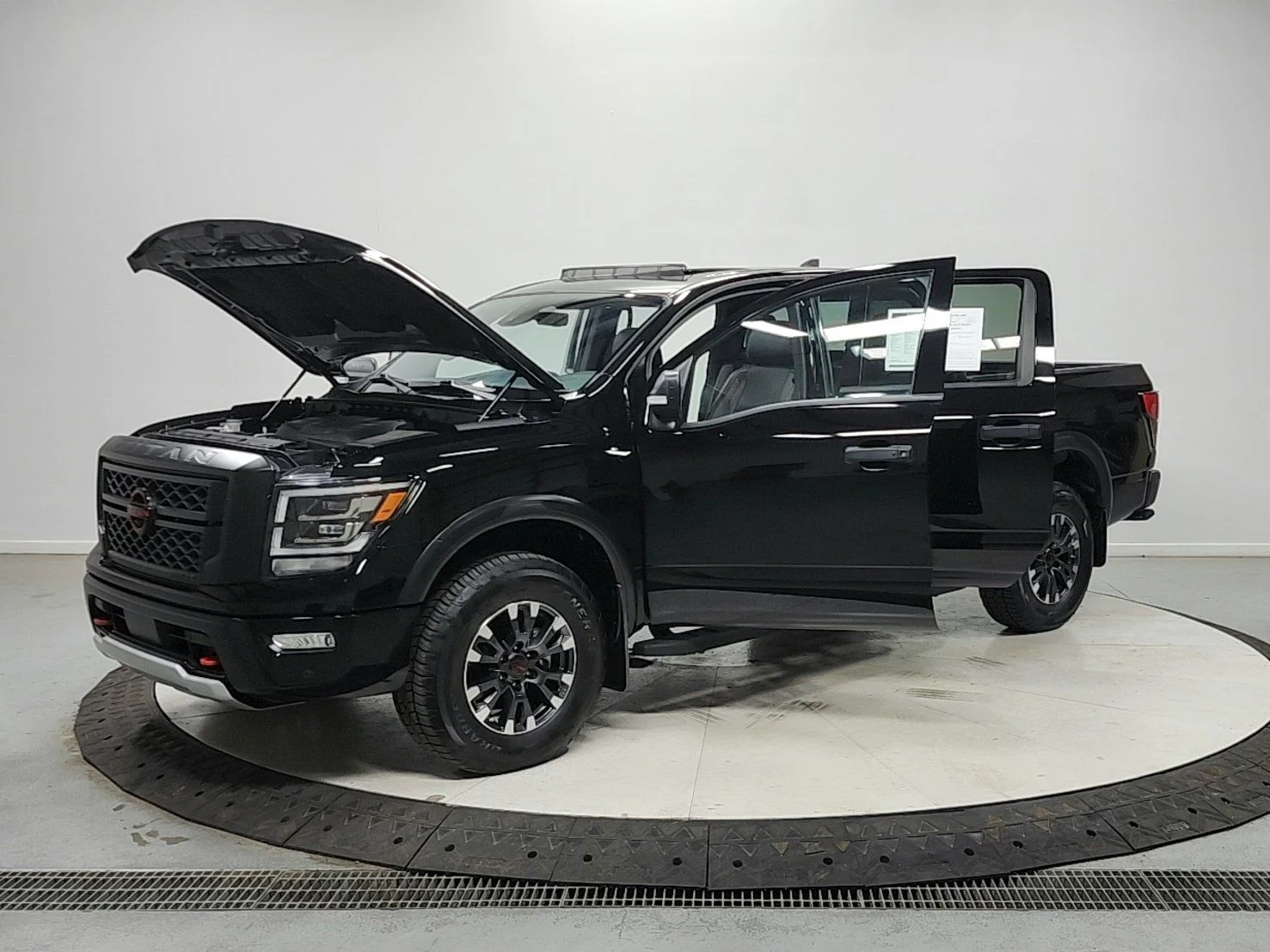 Used 2024 Black Nissan PRO-4X image 11