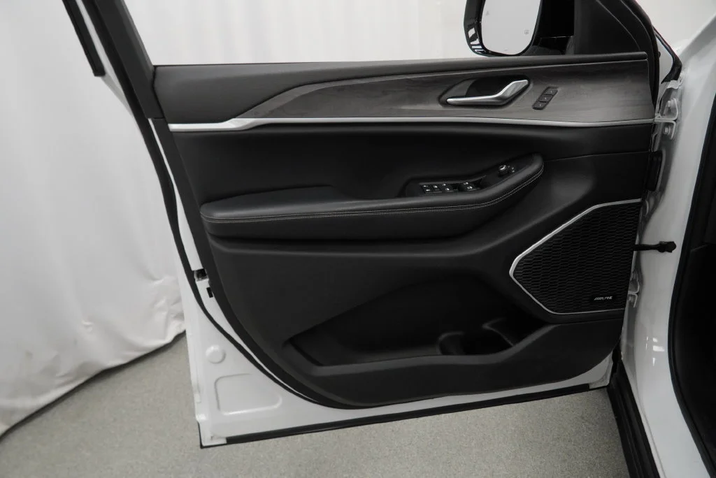 Used 2023 White Jeep 4xe image 35