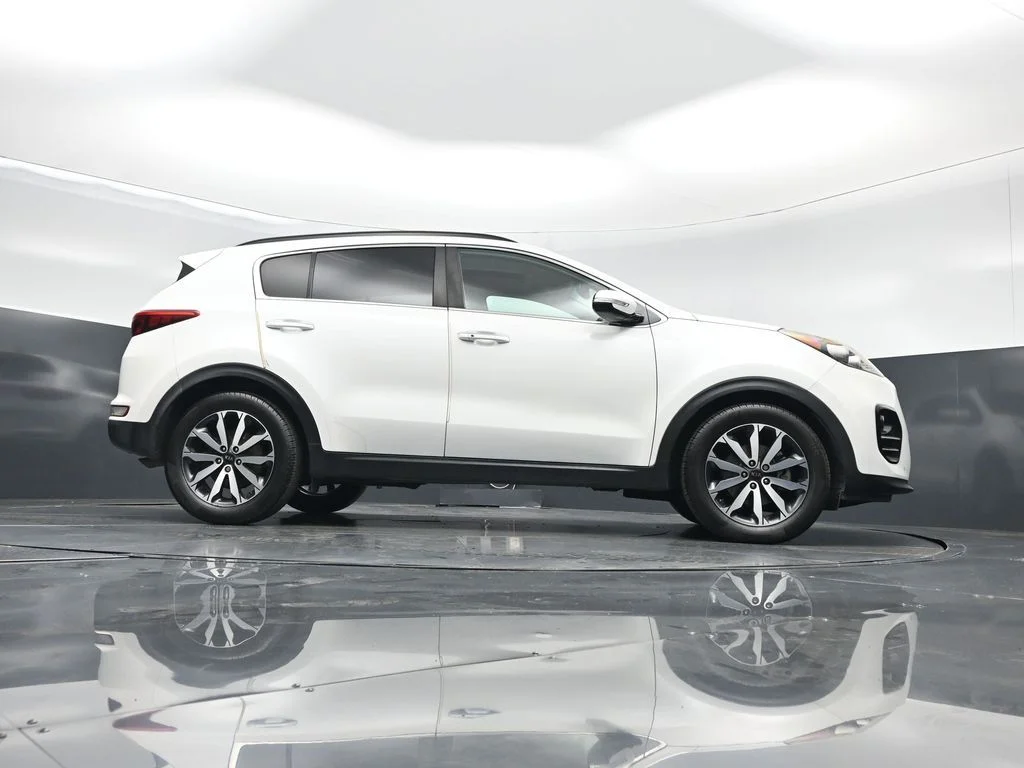 Used 2018 White Kia EX image 48