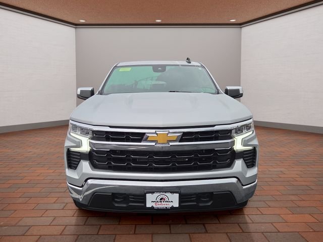 Used 2022 Silver Ice Metallic Chevrolet LT image 29