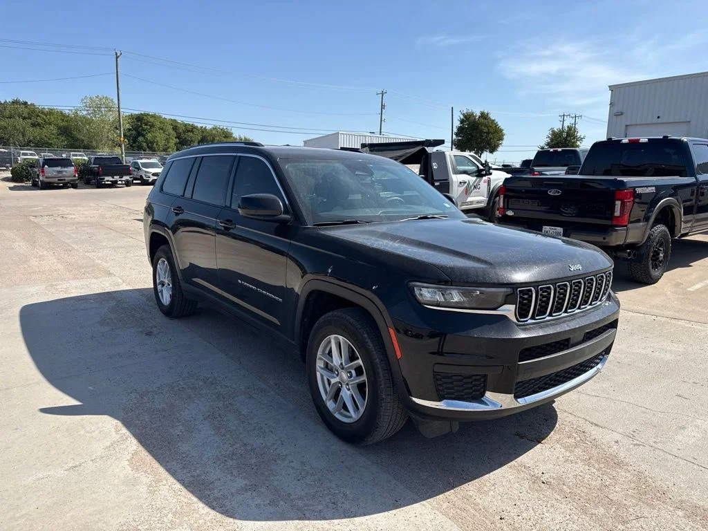 Used 2023 Black Jeep Laredo image 4