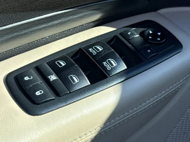 Used 2018 White Dodge Citadel image 22