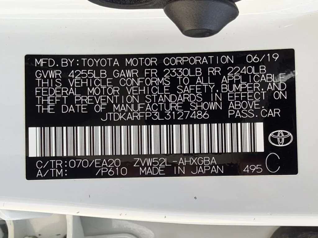 Used 2020 White Toyota XLE image 31