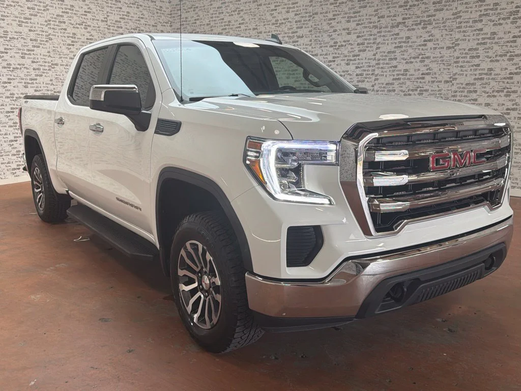 Used 2021 Summit White GMC Base image 1