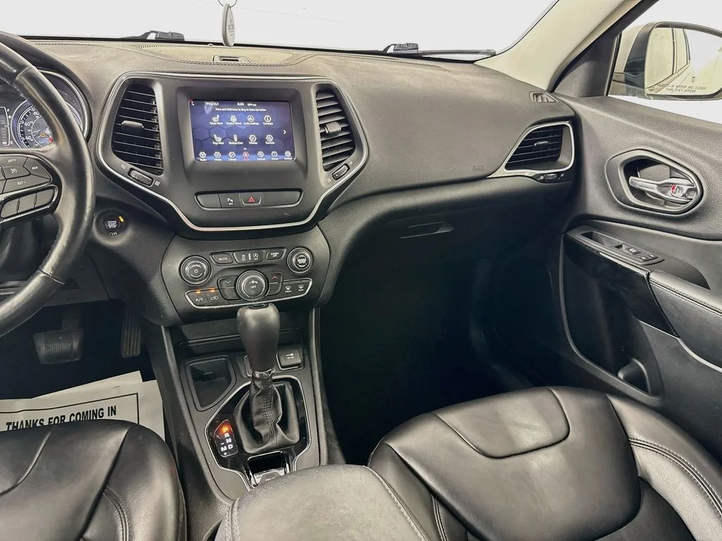 Used 2020 White Jeep Latitude Plus image 27