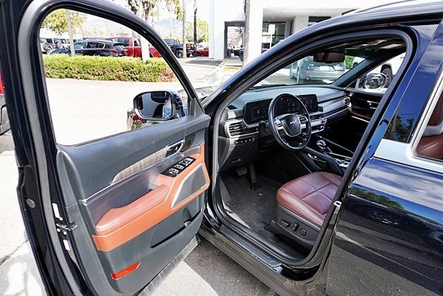 Used 2023 Black Kia EX image 38