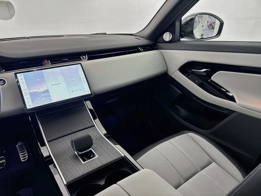 New 2026 Fuji White Land Rover Hoxton Edition image 24