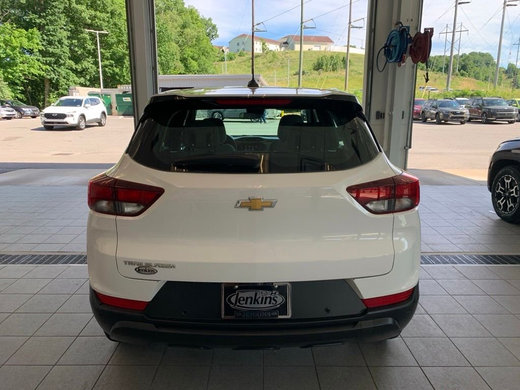 Used 2021 White Chevrolet LS image 14