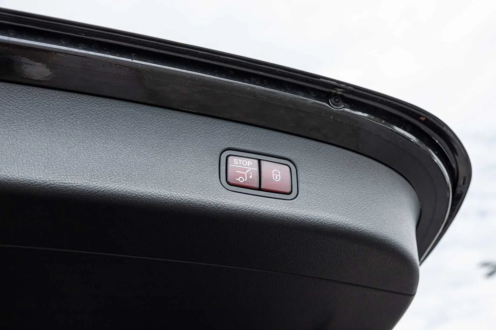 New 2026 Graphite Grey Metallic Mercedes-Benz GLC 300 image 28