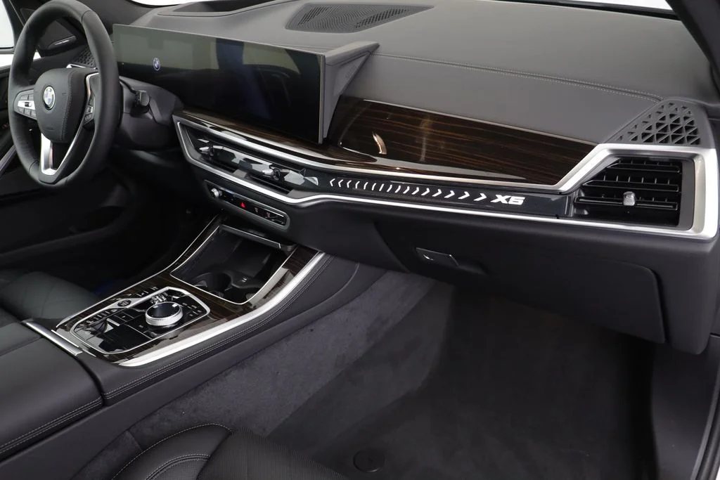 New 2026 White BMW xDrive40i image 21