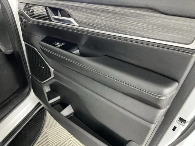 2023 Jeep Wagoneer L Series III - Photo 34