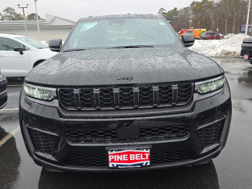 New 2026 Diamond Black Crystal Pearl-Coat Exterior Paint Jeep Altitude image 7