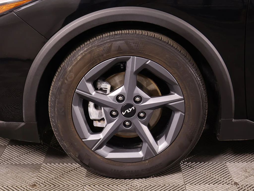 Used 2025 Black Kia LXS image 19