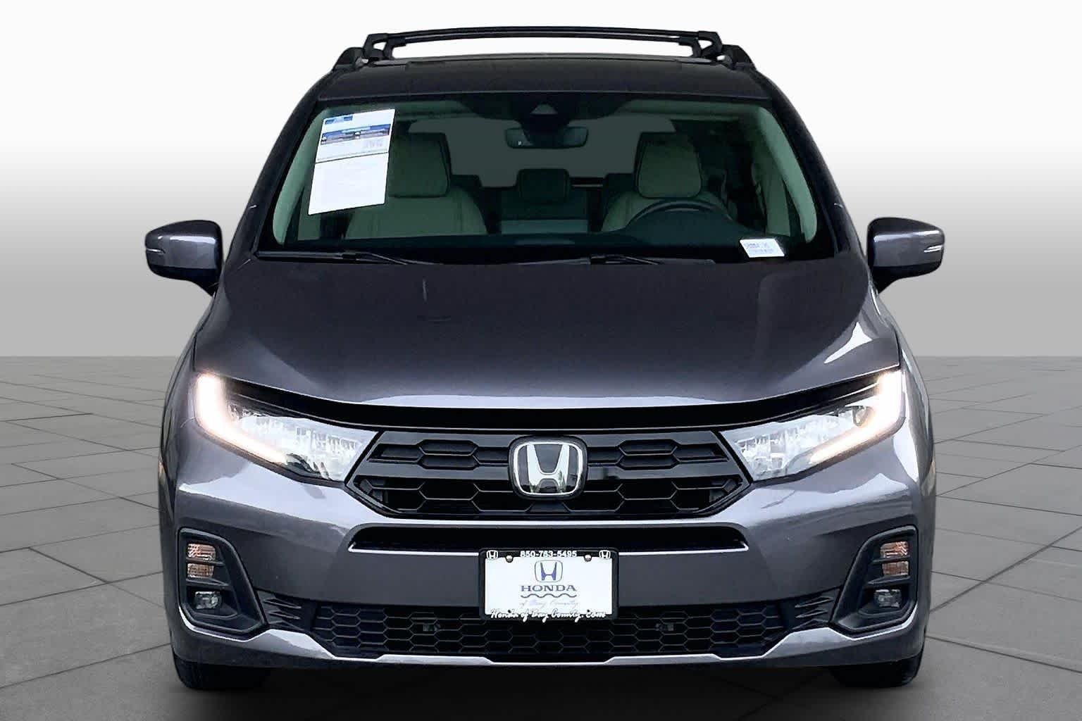 Used 2025 Modern Steel Metallic Honda Touring image 4