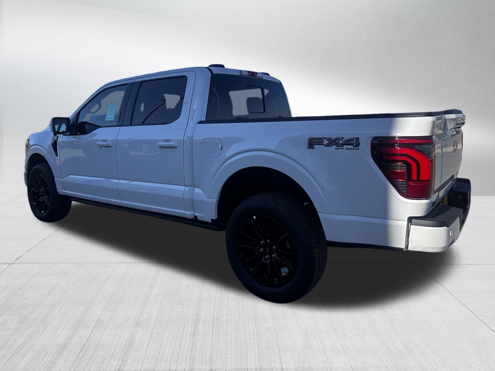 New 2026 Star White Metallic Tri-Coat Ford Platinum image 3