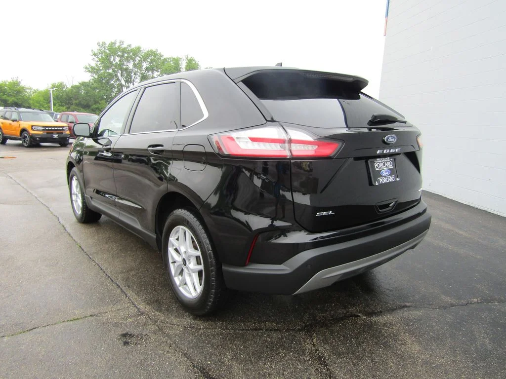 Certified Used 2024 Agate Black Metallic Ford SEL image 5