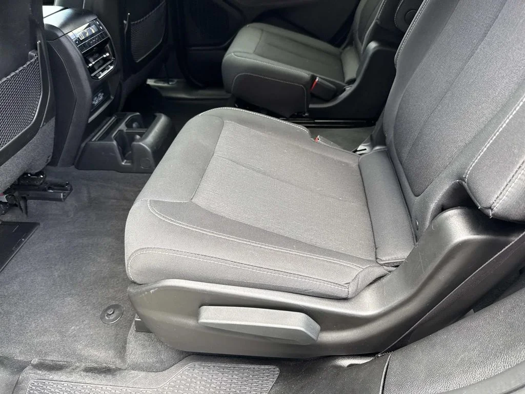 Used 2025 Silver Jeep Laredo image 15