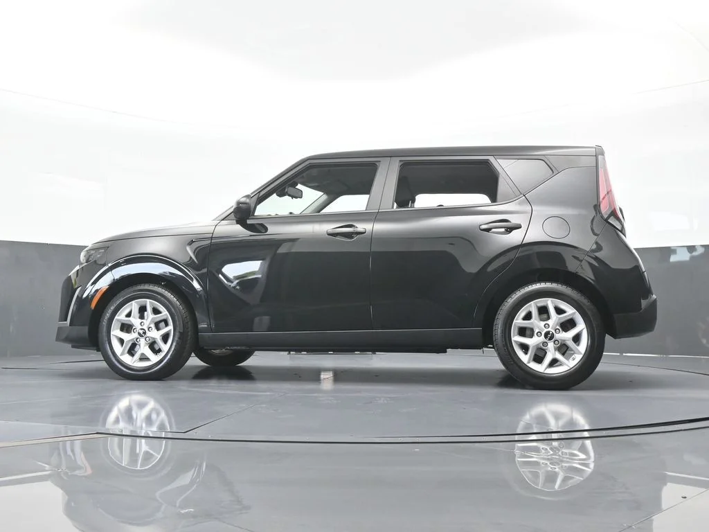 Used 2023 Fusion Black Kia S image 54