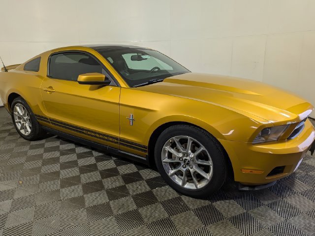 Used 2010 Gold Ford V6 image 1