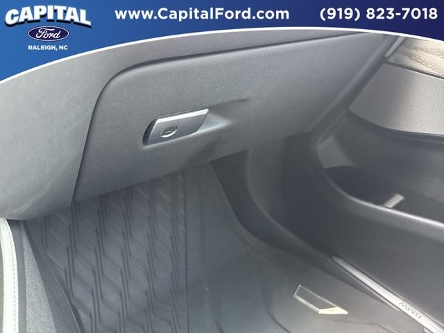 Used 2023 Black BMW xDrive40i image 28