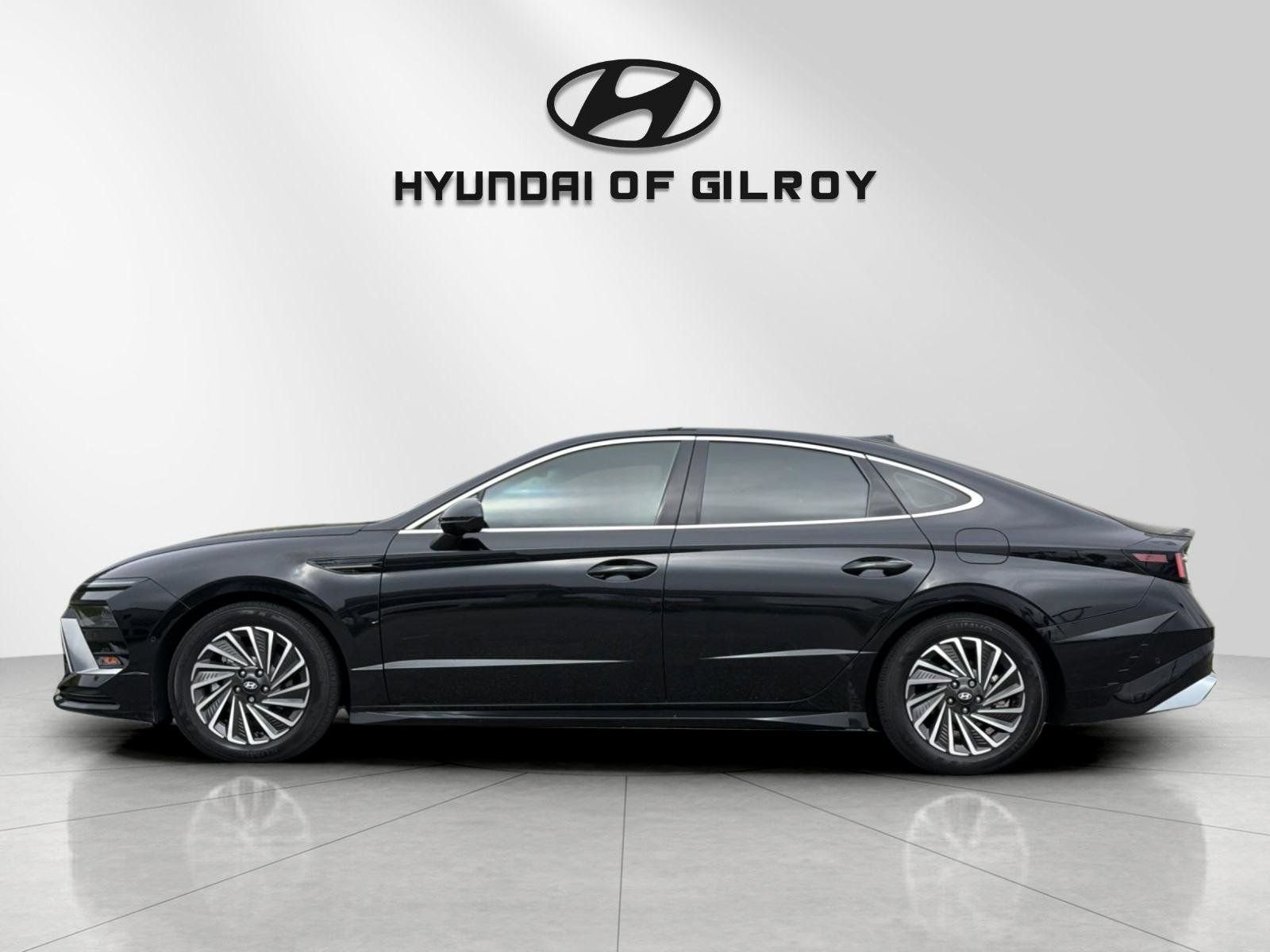 Used 2024 Black Hyundai Limited image 2