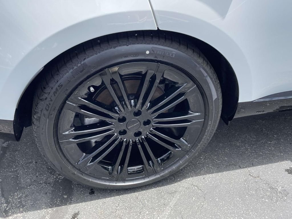 New 2026 Fuji White Land Rover SE image 10