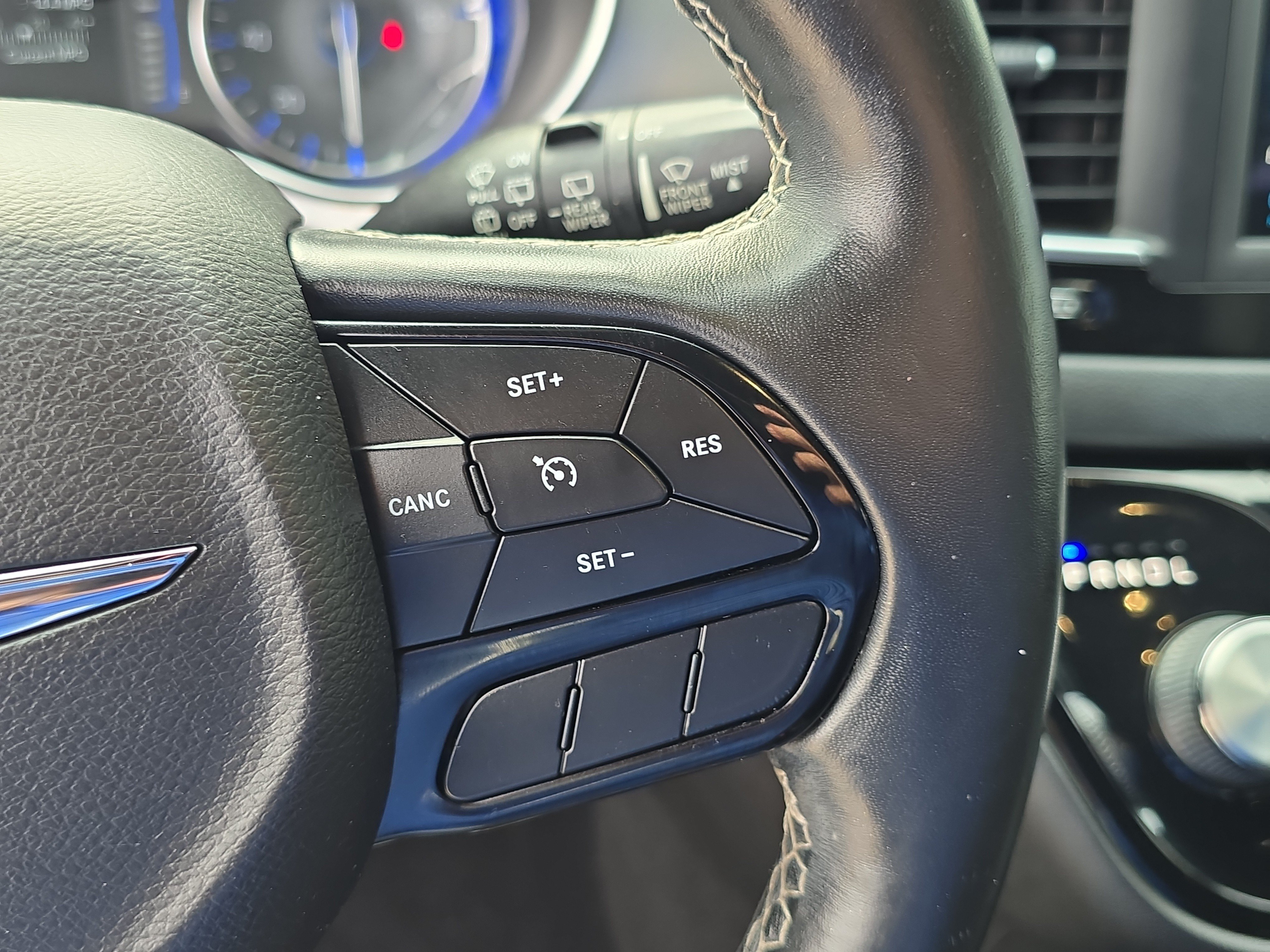 Used 2019 Ocean Blue Metallic Chrysler Touring L image 33