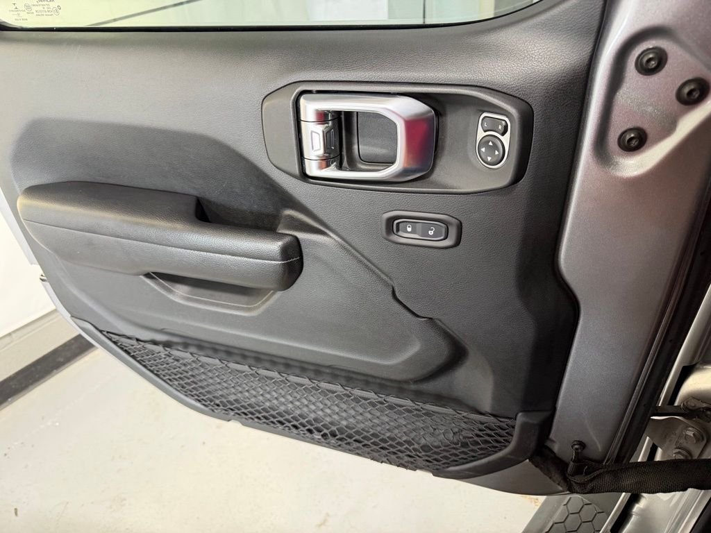 Used 2018 Silver Jeep Sport S image 12
