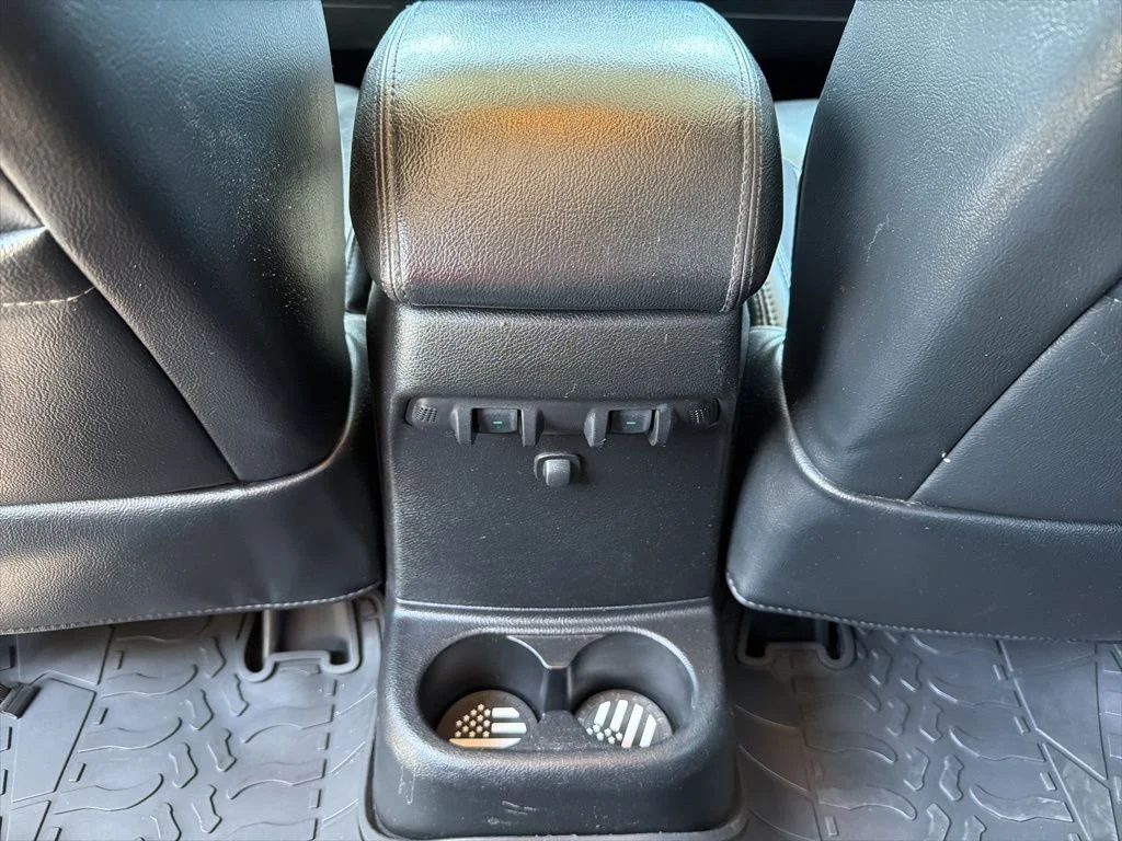 Used 2014 White Jeep Unlimited Sahara image 24