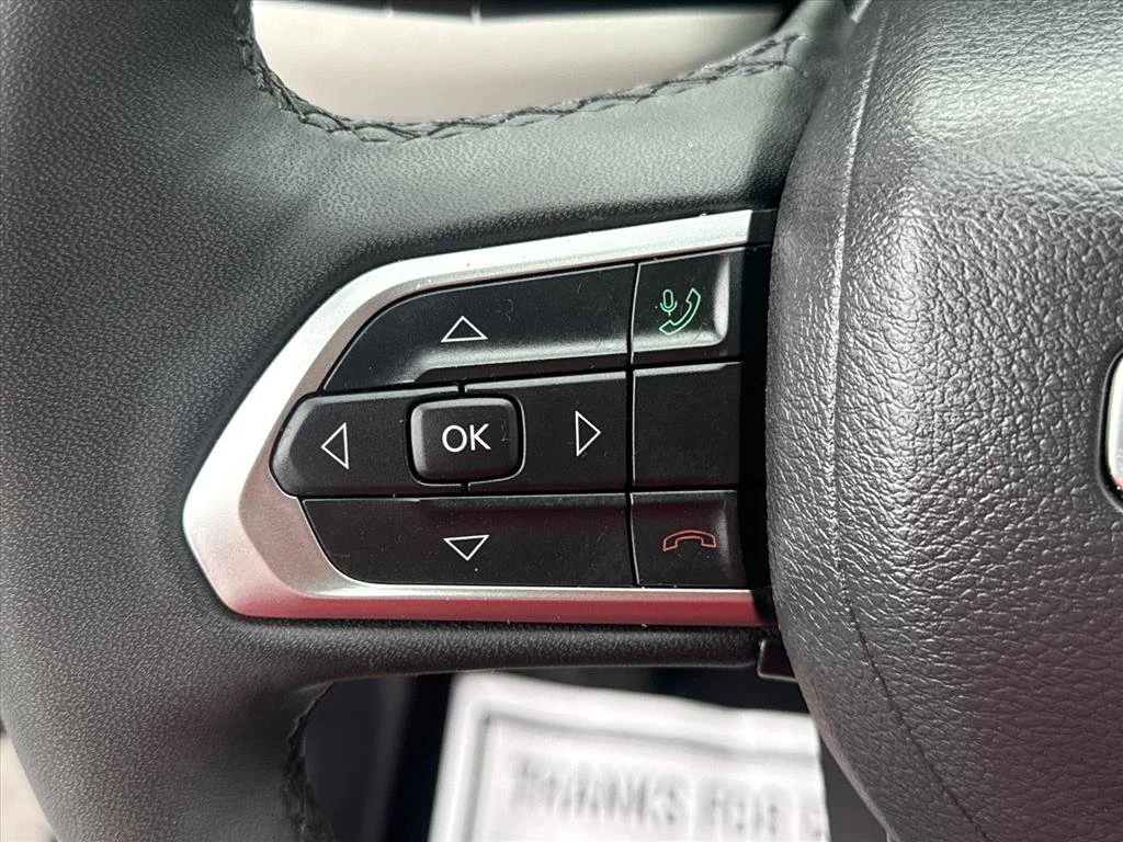 Used 2024 Diamond Black Crystal Pearlcoat Jeep Limited image 20