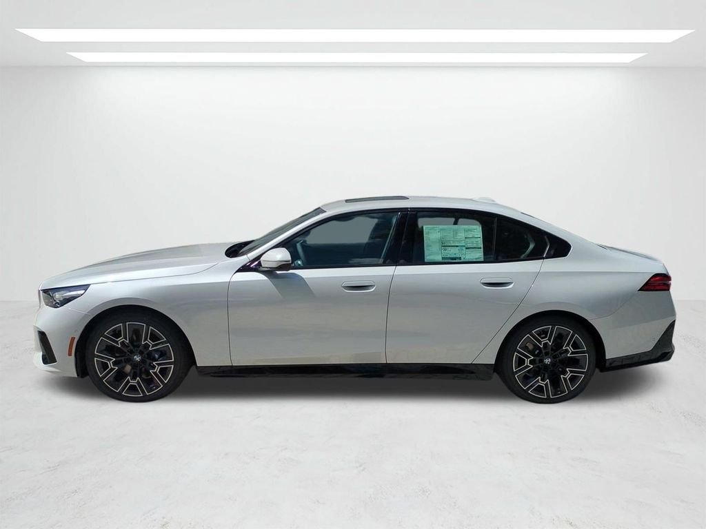 New 2027 Mineral White Metallic BMW 530i xDrive image 7