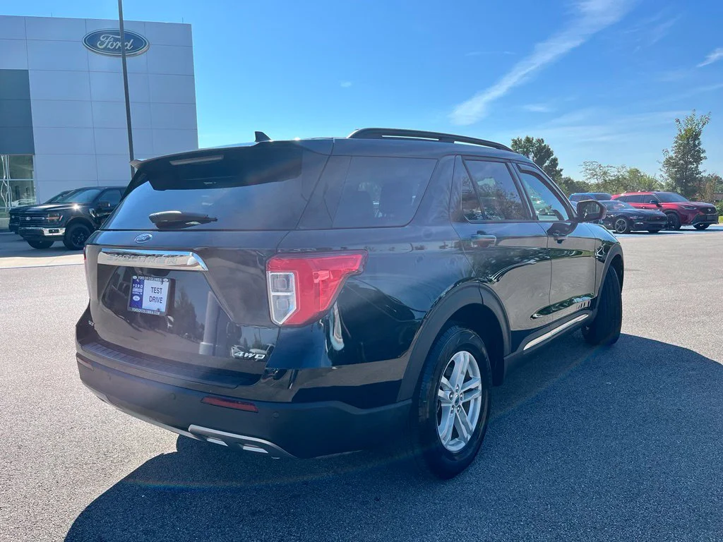 Used 2021 Black Ford XLT image 5