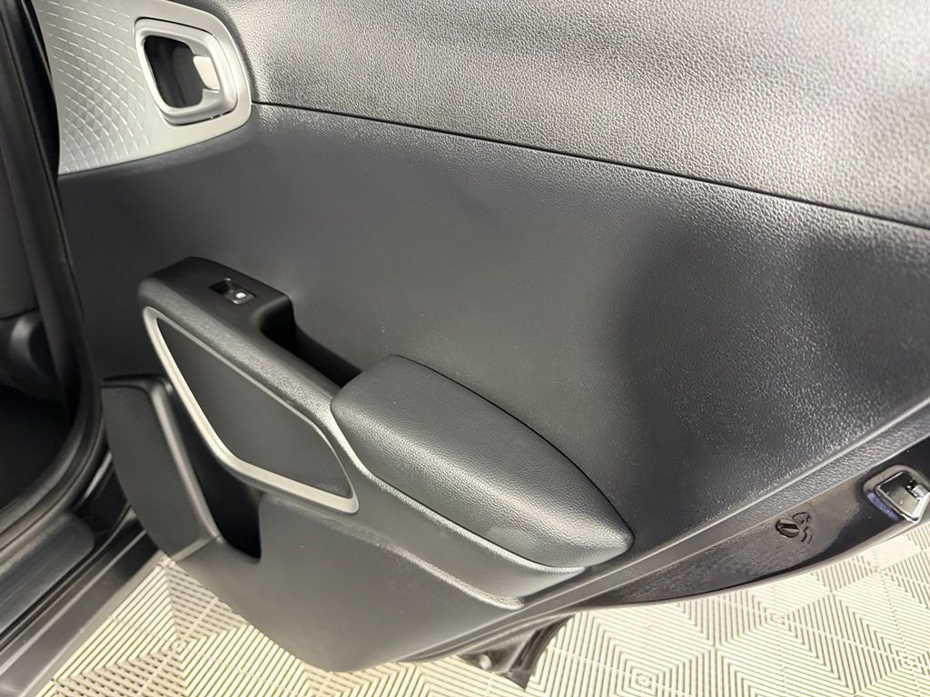 2025 Kia Soul LX - Photo 29