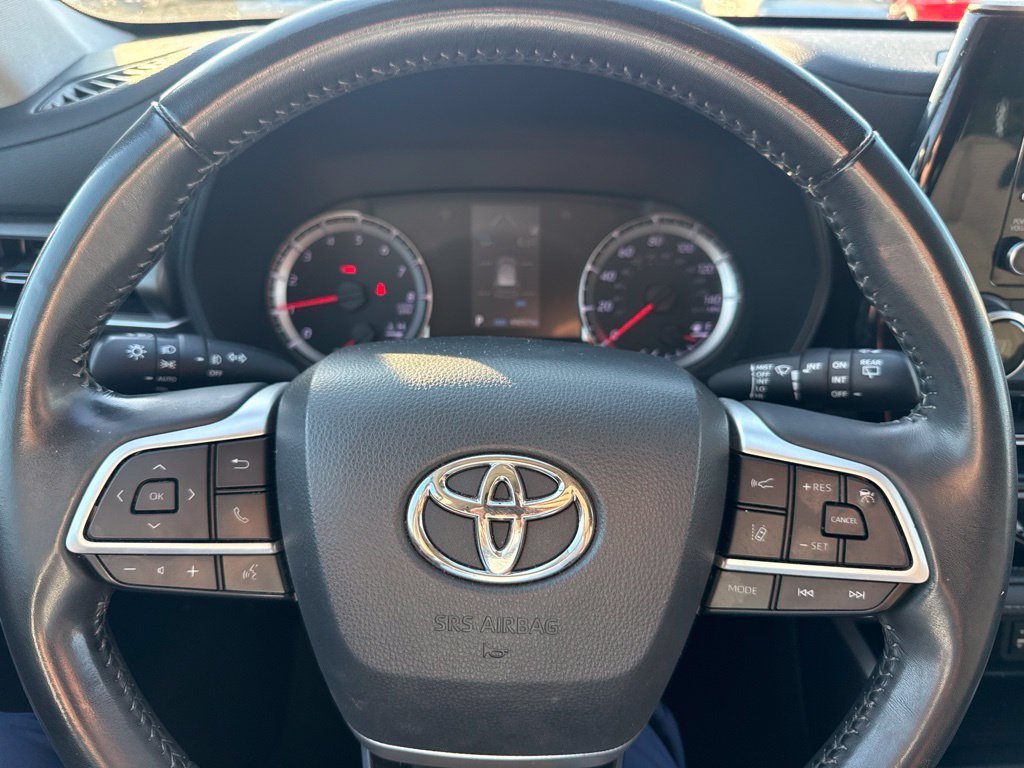 Used 2022 Black Toyota LE image 13