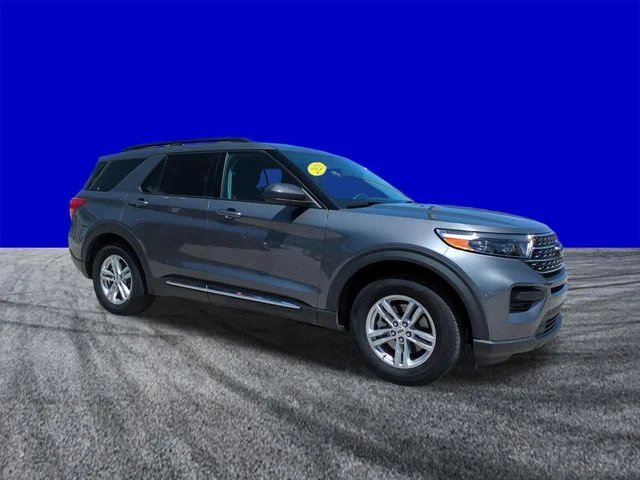 Used 2023 Gray Metallic Ford XLT image 2