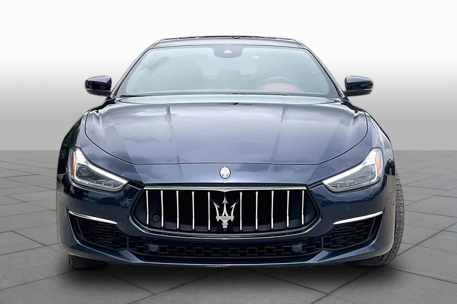 Used 2019 Rosso Folgore Mica Maserati GranLusso image 4