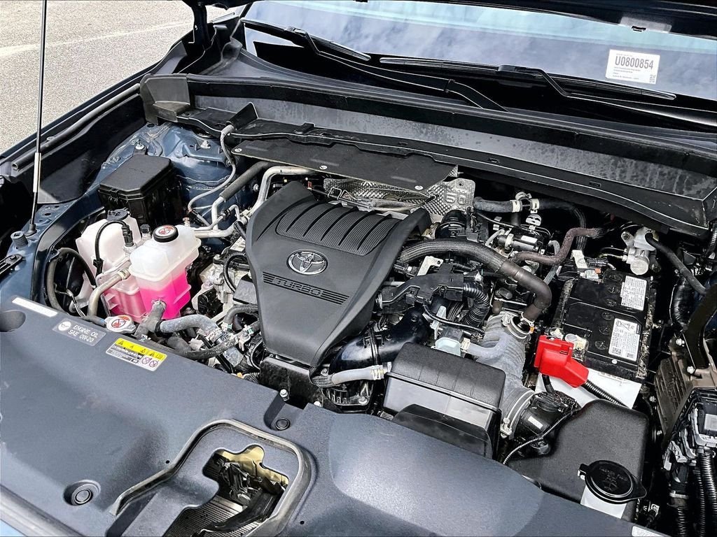 Used 2025 White Toyota XLE image 36