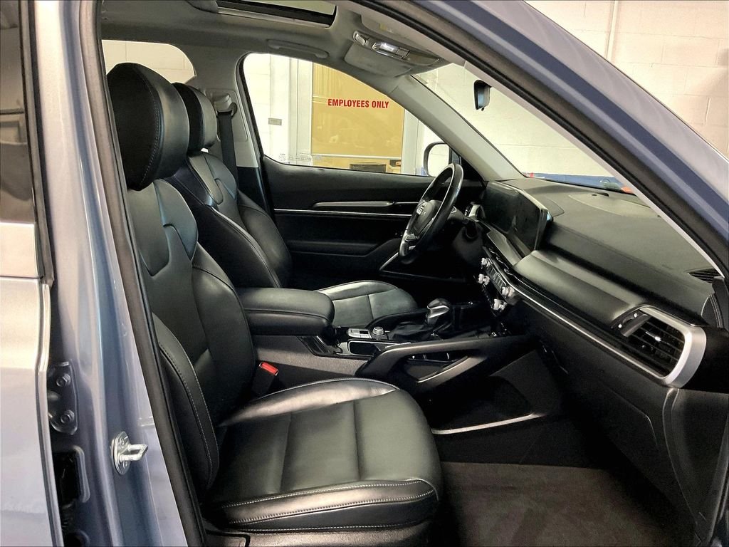Used 2024 Everlasting Silver Kia S image 11