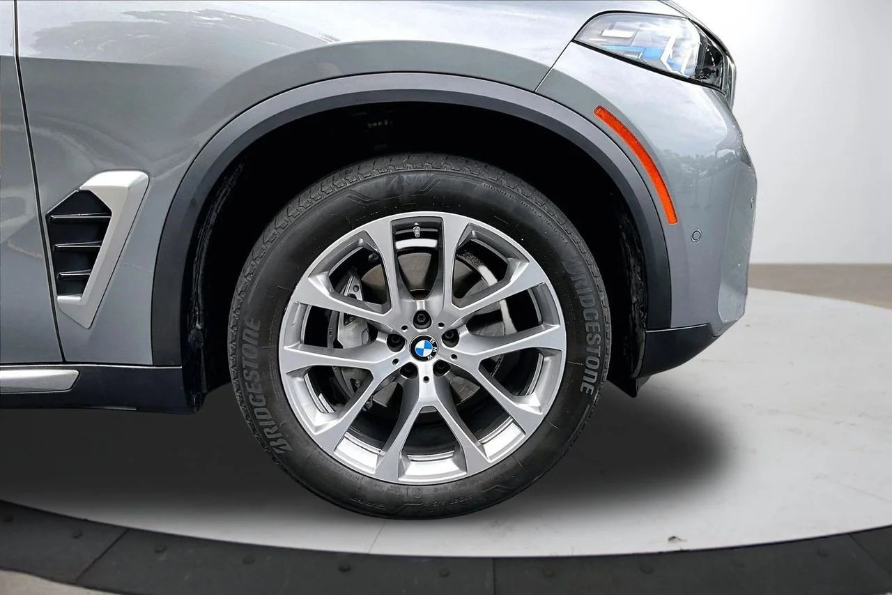 Certified Used 2024 Gray BMW xDrive40i image 34
