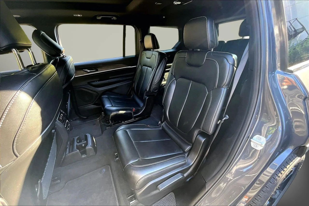 Used 2025 Gray Jeep Limited image 21