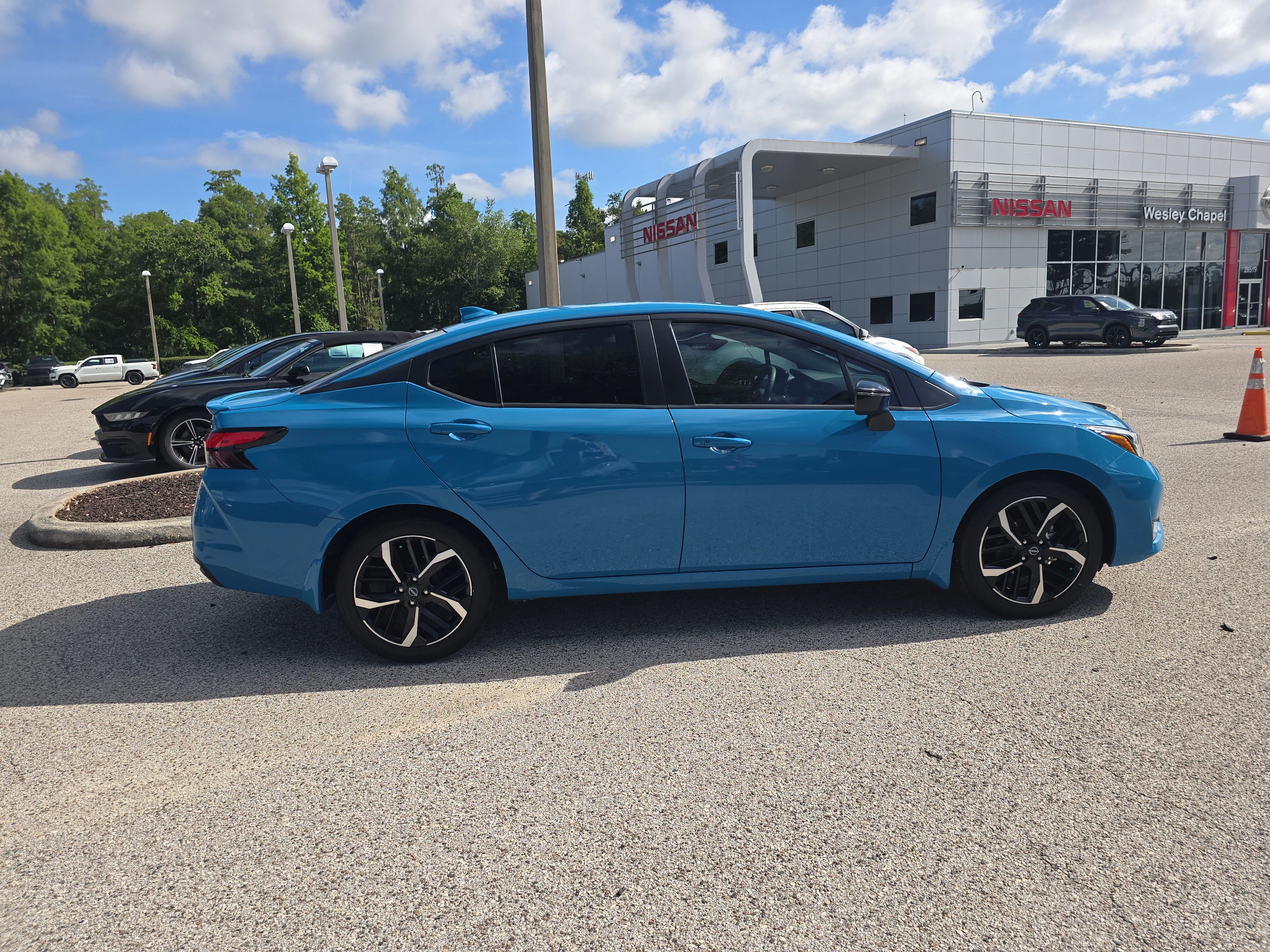 Certified Used 2025 Arctic Ice Blue Metallic Nissan SR image 9