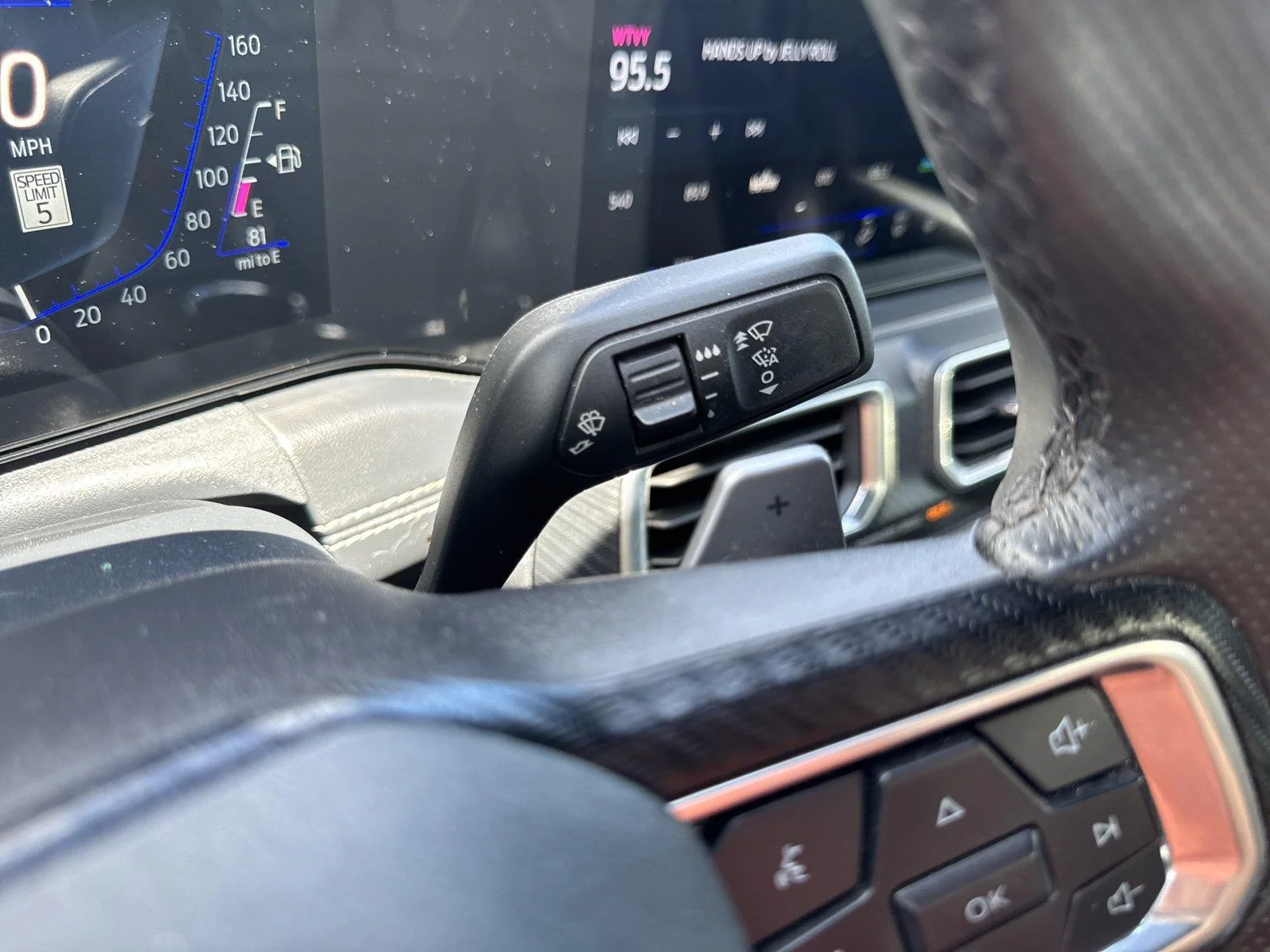 Used 2024 Iconic Silver Ford GT Premium image 23