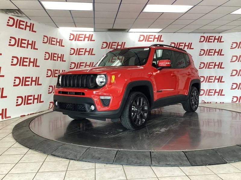 Used 2023 Red Jeep Latitude image 3