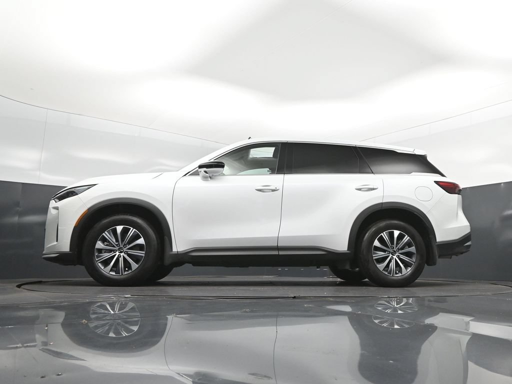 Certified Used 2026 White INFINITI PURE image 40
